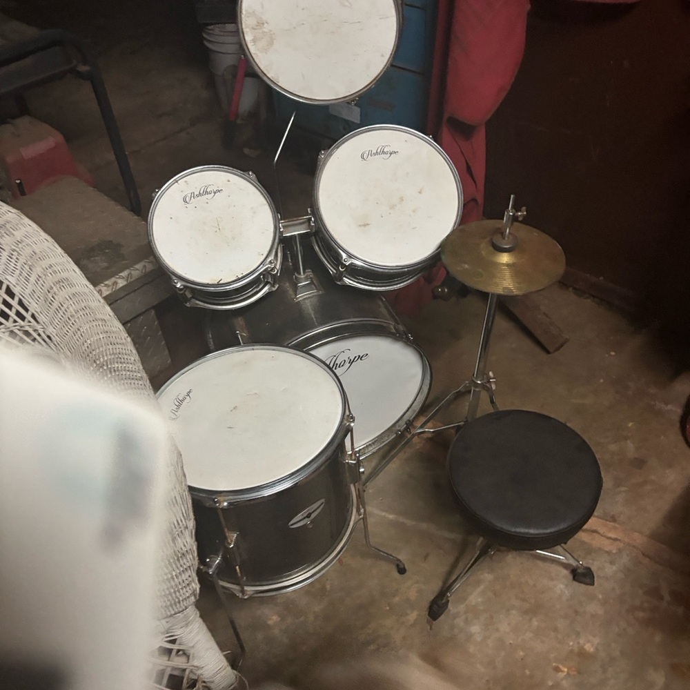 Challenger Drum Set with Cymbal